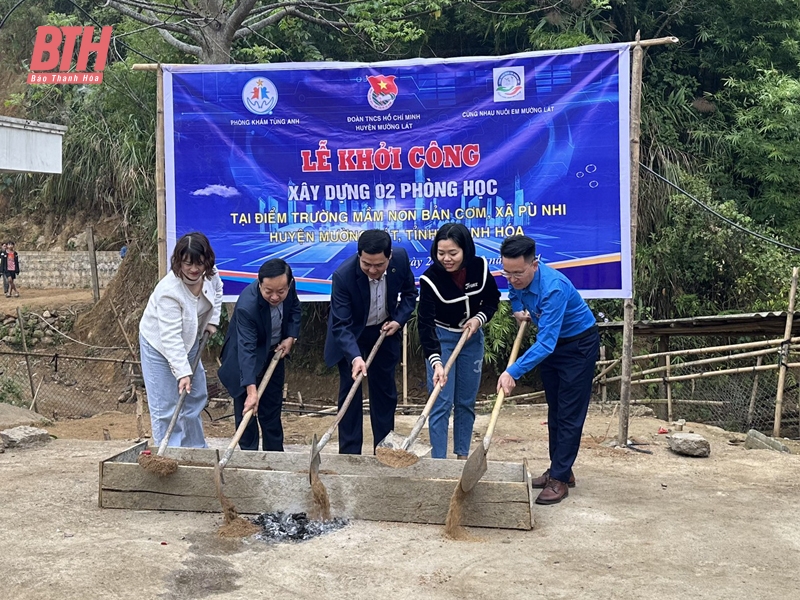 Khởi công xây dựng phòng học tại điểm trường mầm non bản Cơm, xã Pù Nhi (Mường Lát)