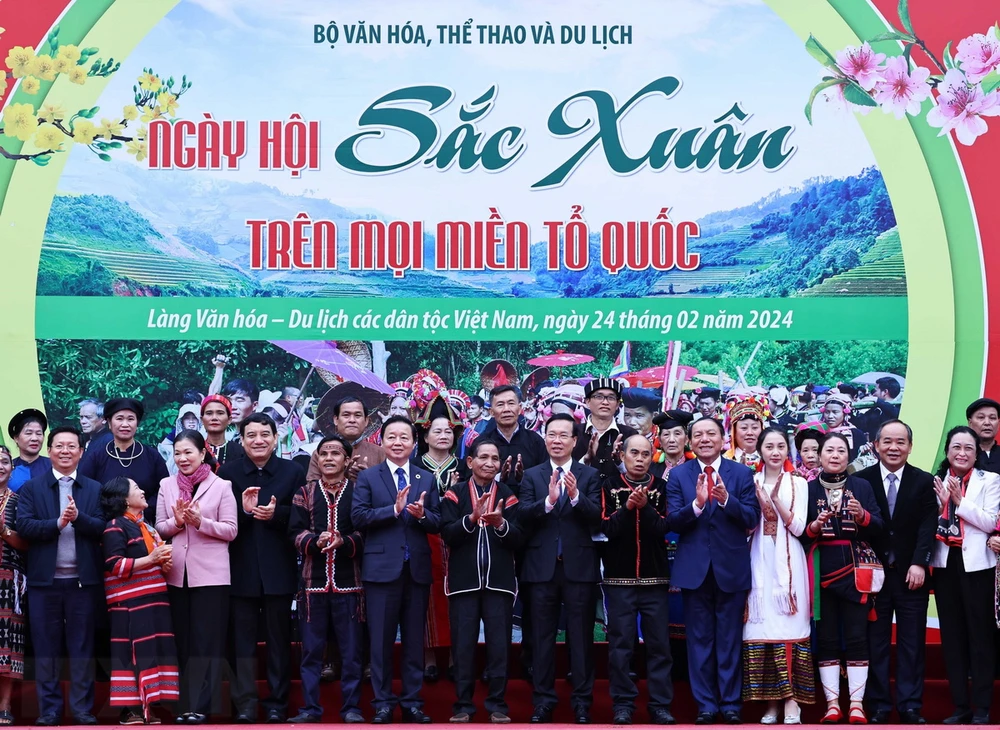 Chủ tịch nước Võ Văn Thưởng dự Ngày hội sắc Xuân trên mọi miền Tổ quốc