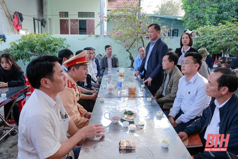 Ban An toàn giao thông tỉnh thăm viếng, hỗ trợ gia đình các nạn nhân tử vong do tai nạn giao thông tại Quảng Xương