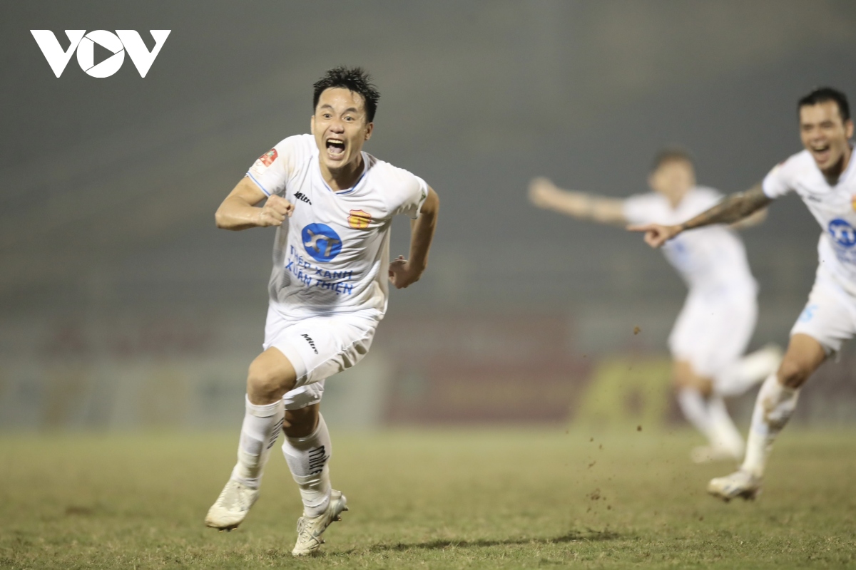 Nguyễn Thùy Linh giành ngôi Á quân tại Giải cầu lông Đức mở rộng 2024; MU thua ngược Man City 1-3