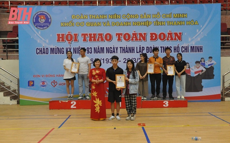 Sôi nổi hội thao chào mừng tháng thanh niên