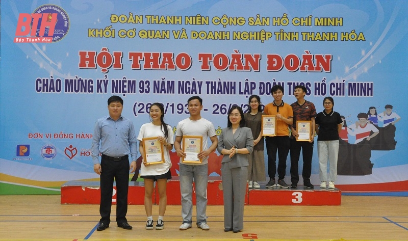 Sôi nổi hội thao chào mừng tháng thanh niên