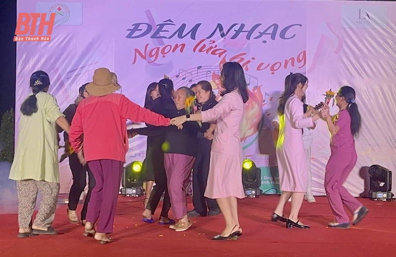 Ấm áp đêm nhạc “Ngọn lửa hi vọng”