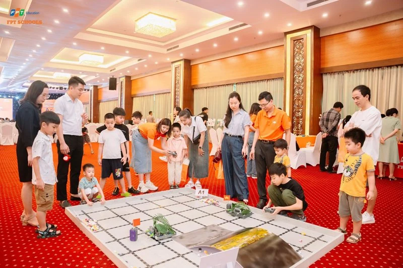 Hơn 500 phụ huynh, học sinh tham gia Hội thảo “Hiểu đúng - Quyết định đúng” của FPT School Thanh Hoá
