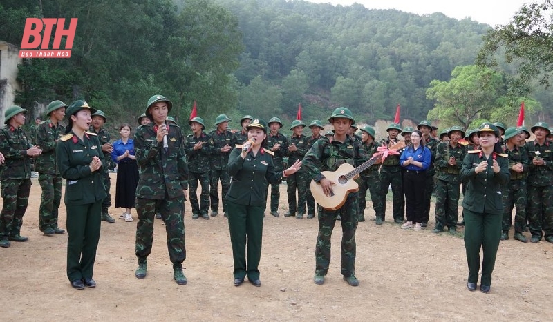 “Bát nước thao trường” ấm lòng chiến sỹ