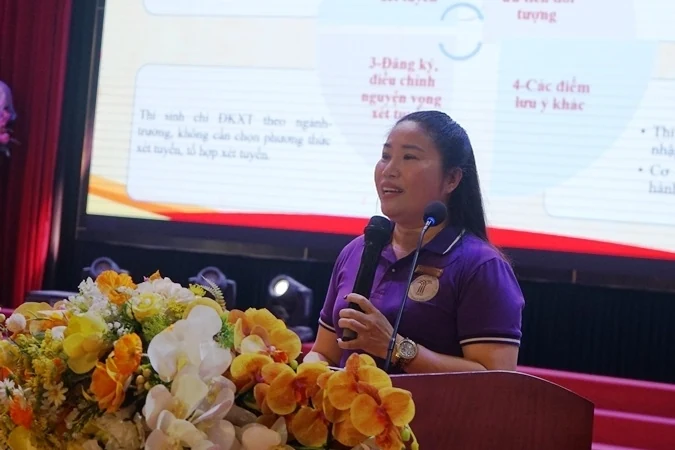 Gần 1.000 học sinh tham dự chương trình tư vấn, hướng nghiệp, tuyển sinh năm 2024