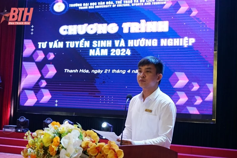 Gần 1.000 học sinh tham dự chương trình tư vấn, hướng nghiệp, tuyển sinh năm 2024