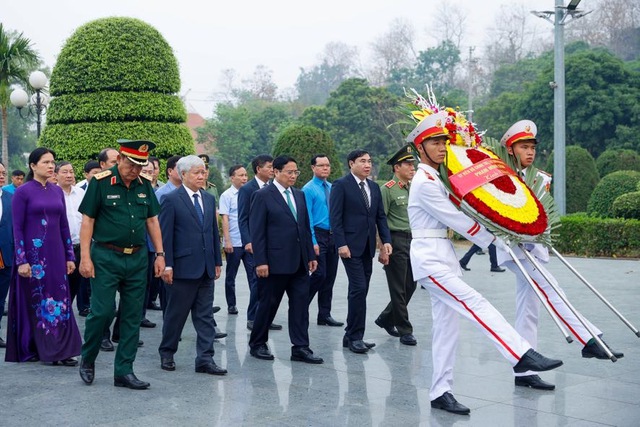 Thủ tướng Chính phủ: Không bao giờ quên những người làm nên “cột mốc vàng” lịch sử Điện Biên Phủ