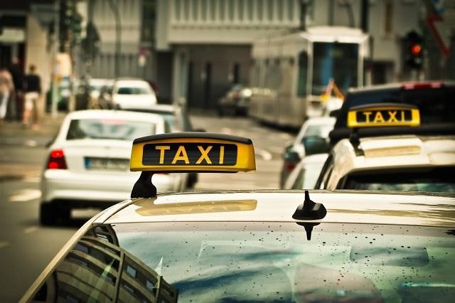 Hướng dẫn chọn loại hình taxi phù hợp di chuyển tới Sân bay Nội Bài