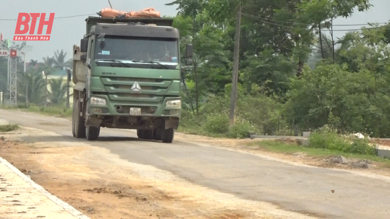 Kiểm tra tải trọng, đảm bảo môi trường trong vận chuyển nguyên vật liệu thi công dự án, sau phản ánh của Báo Thanh Hóa
