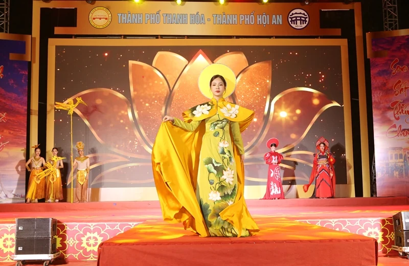 Đặc sắc chương trình văn nghệ “Sức sống trẻ” và trình diễn áo dài