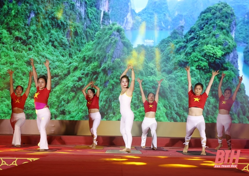 Mãn nhãn với những hình ảnh đẹp từ Yoga Party, Zumba và trình diễn thời trang nhí tại “Tuần văn hóa TP Thanh Hóa – TP Hội An”