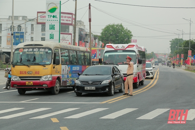 Tích cực tuần tra, phân luồng bảo đảm an toàn giao thông dịp nghỉ lễ