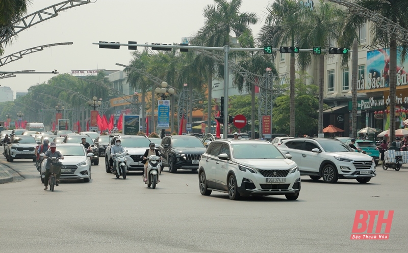 Tích cực tuần tra, phân luồng bảo đảm an toàn giao thông dịp nghỉ lễ