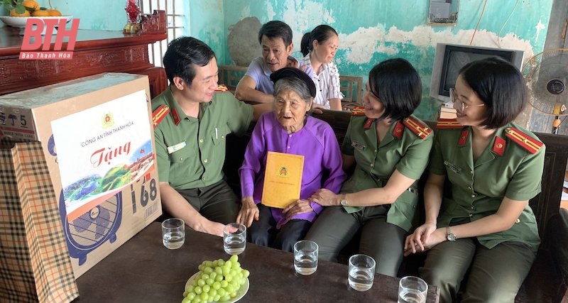 Công an tỉnh Thanh Hoá tổ chức nhiều hoạt động về nguồn và hướng về chiến sĩ, đồng bào Điện Biên