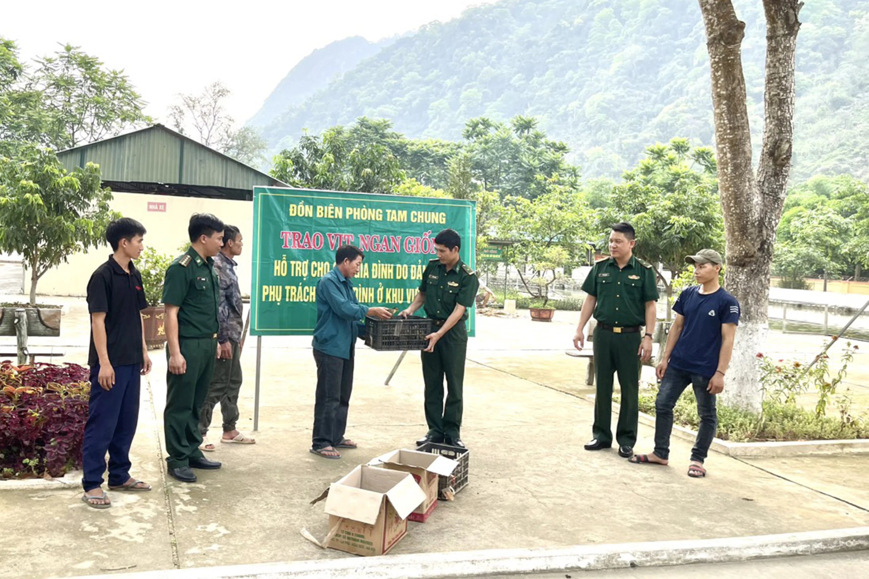 Nhiều hoạt động ý nghĩa, thiết thực kỷ niệm 49 năm ngày Giải phóng miền Nam (30/4) và 70 năm Chiến thắng Điện Biên Phủ