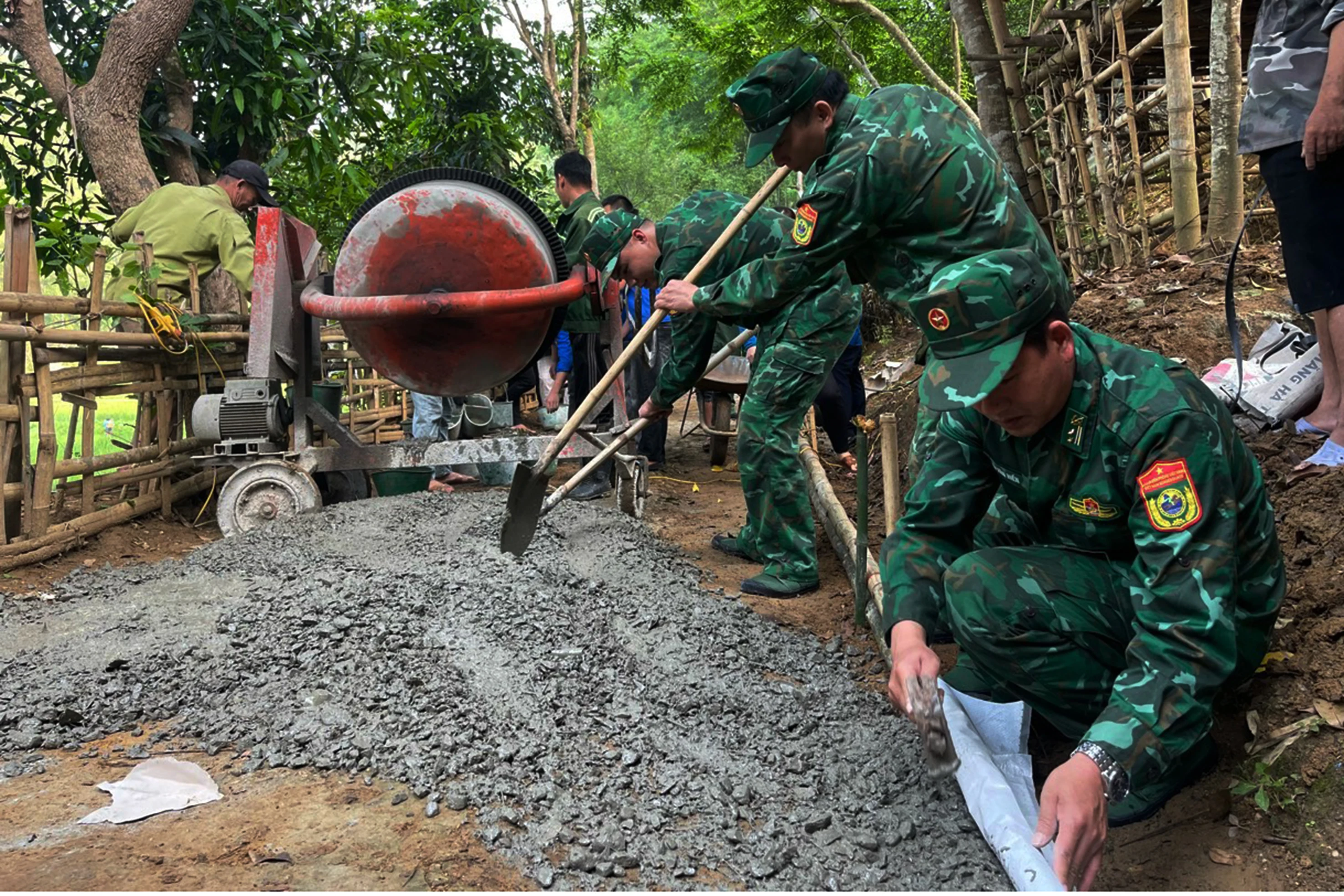 Nhiều hoạt động ý nghĩa, thiết thực kỷ niệm 49 năm ngày Giải phóng miền Nam (30/4) và 70 năm Chiến thắng Điện Biên Phủ