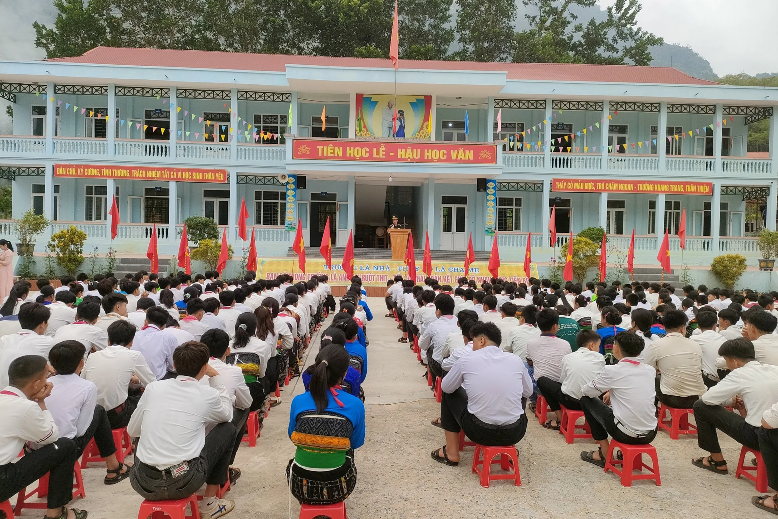 Nhiều hoạt động ý nghĩa, thiết thực kỷ niệm 49 năm ngày Giải phóng miền Nam (30/4) và 70 năm Chiến thắng Điện Biên Phủ