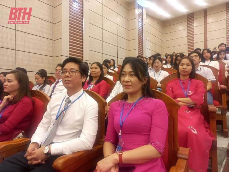 TP Sầm Sơn: Tuyên dương hơn 200 giáo viên và học sinh có thành tích cao trong các kỳ thi học sinh giỏi