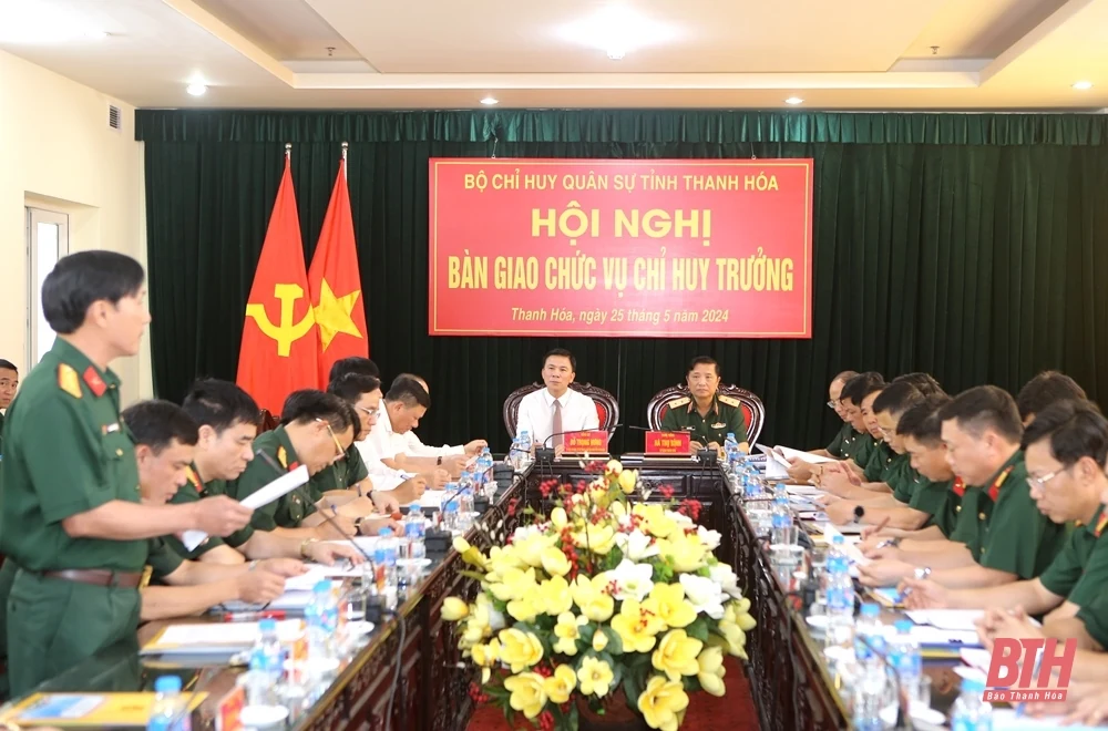 Bàn giao chức vụ Chỉ huy trưởng Bộ Chỉ huy Quân sự tỉnh Thanh Hóa