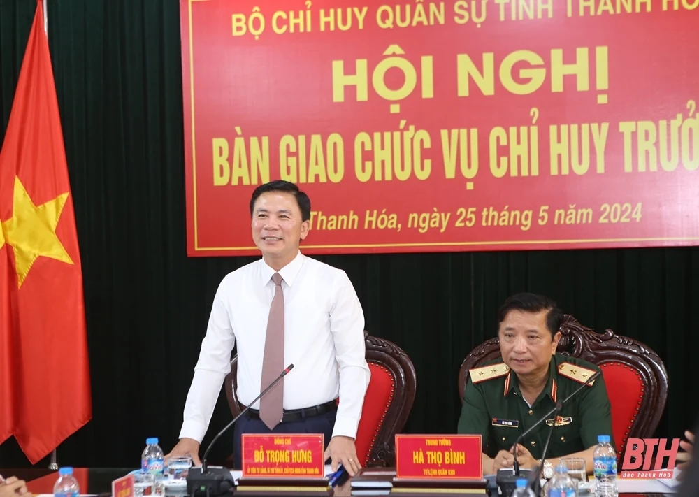 Bàn giao chức vụ Chỉ huy trưởng Bộ Chỉ huy Quân sự tỉnh Thanh Hóa