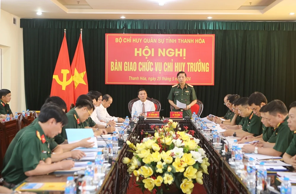 Bàn giao chức vụ Chỉ huy trưởng Bộ Chỉ huy Quân sự tỉnh Thanh Hóa