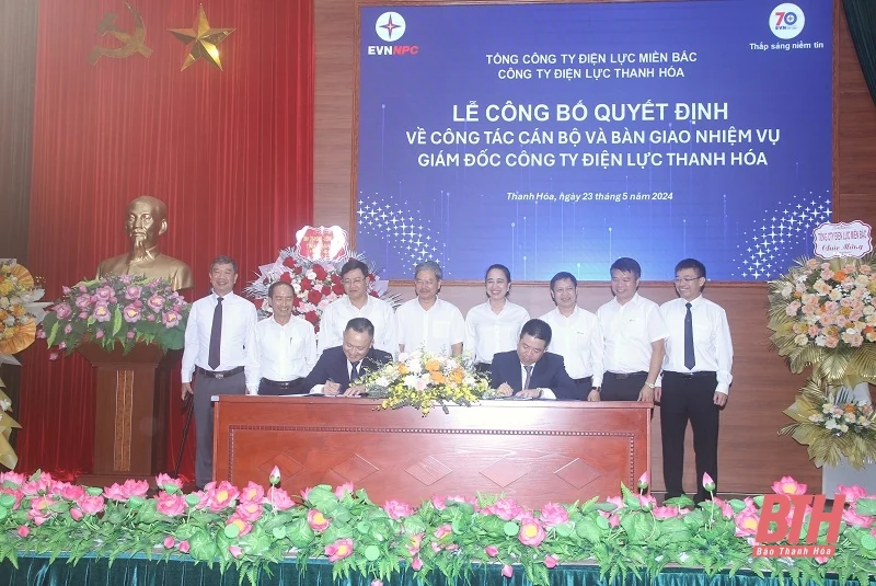 Công bố và trao Quyết định bổ nhiệm Giám đốc Công ty Điện lực Thanh Hóa