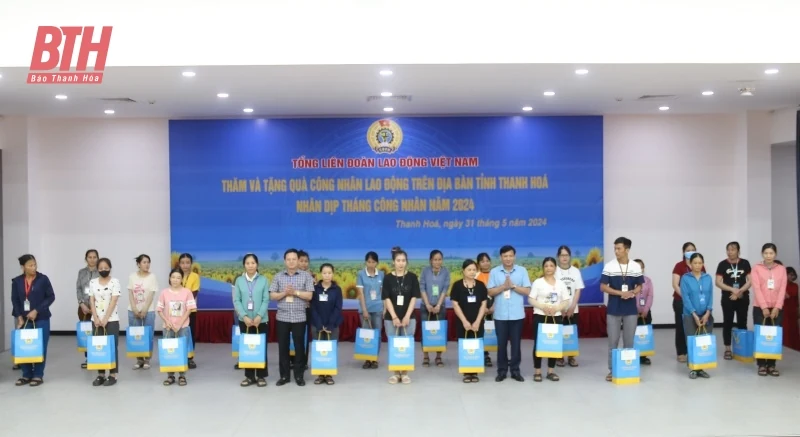 Phó Chủ tịch Tổng LĐLĐ Việt Nam Ngọ Duy Hiểu thăm, tặng quà công nhân lao động Công ty TNHH Giầy Annora Việt Nam