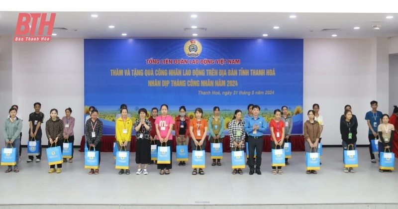 Phó Chủ tịch Tổng LĐLĐ Việt Nam Ngọ Duy Hiểu thăm, tặng quà công nhân lao động Công ty TNHH Giầy Annora Việt Nam