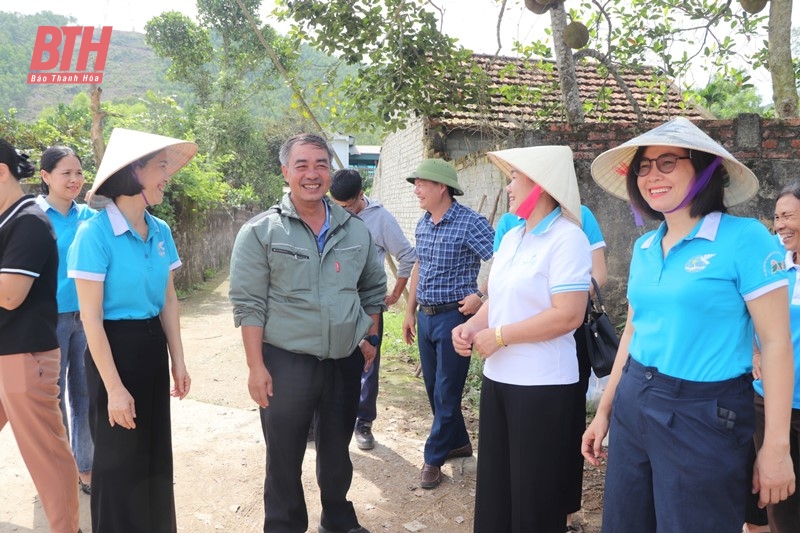 Hội LHPN tỉnh thăm, tặng quà lực lượng thi công dự án đường dây 500kV mạch 3 qua các huyện Hà Trung và Hoằng Hóa