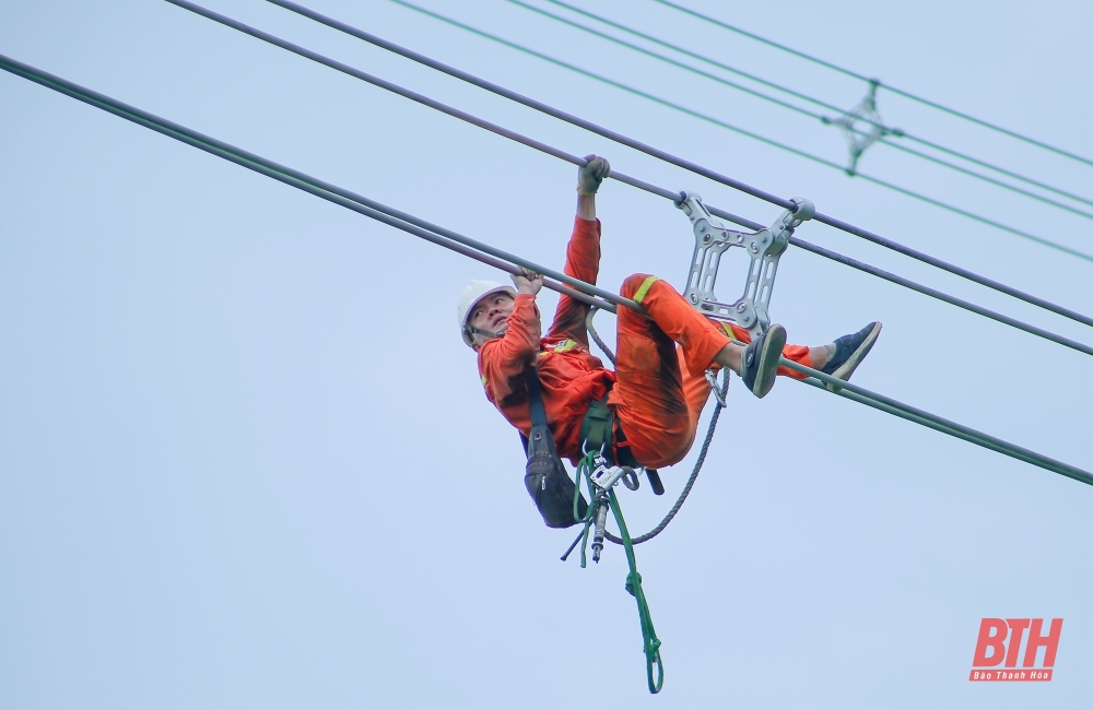 “Vượt nắng, thắng mưa” trên công trường thi công đường dây 500kV mạch 3