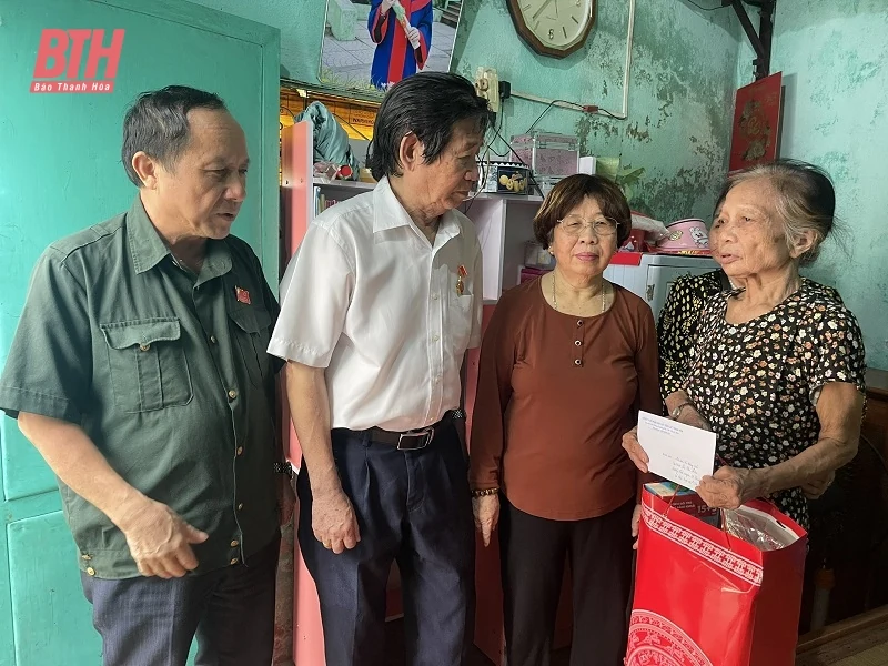 Trao quà cho các cựu TNXP có hoàn cảnh khó khăn trên địa bàn TP Thanh Hóa