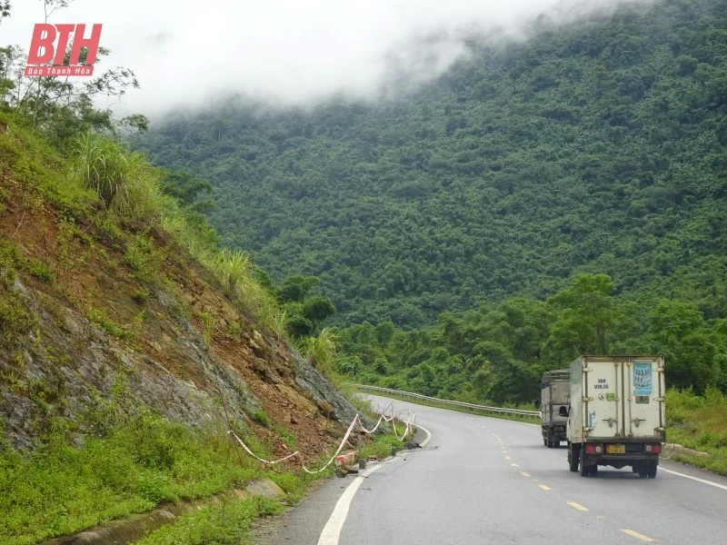 Cảnh báo nguy cơ sạt lở tại dốc Sáp Ong