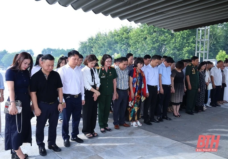 Dâng hương tưởng nhớ cá cược bóng đá m88 Anh hùng liệt sỹ và tri ân cá cược bóng đá m88 doanh nhân cựu chiến binh