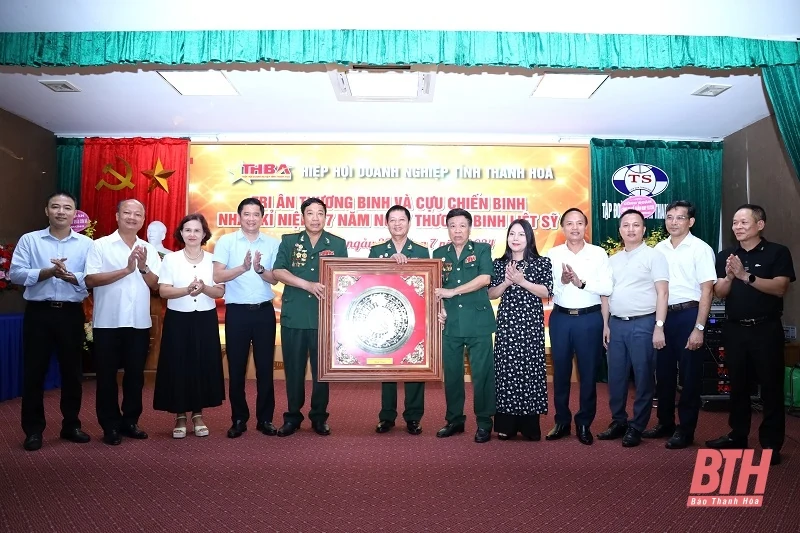 Dâng hương tưởng nhớ cá cược bóng đá m88 Anh hùng liệt sỹ và tri ân cá cược bóng đá m88 doanh nhân cựu chiến binh