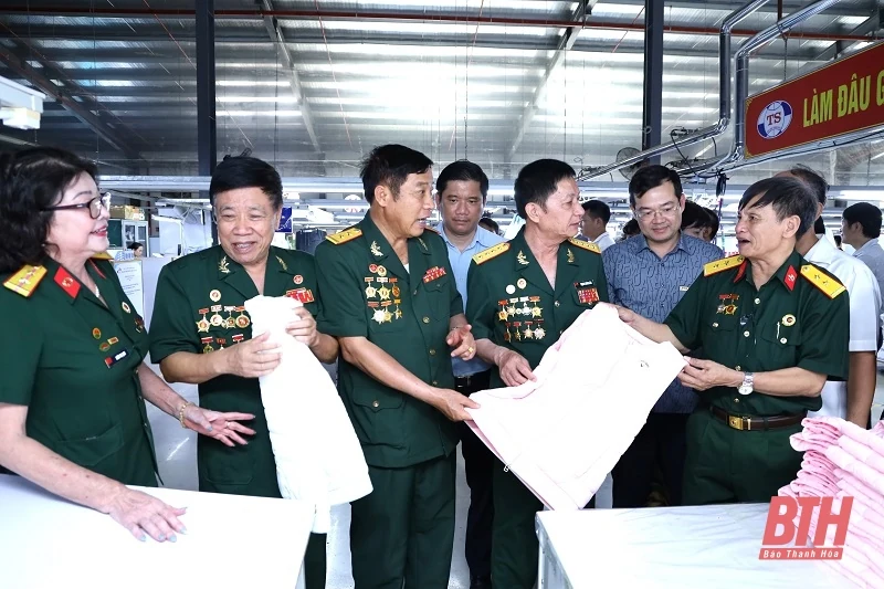 Dâng hương tưởng nhớ cá cược bóng đá m88 Anh hùng liệt sỹ và tri ân cá cược bóng đá m88 doanh nhân cựu chiến binh