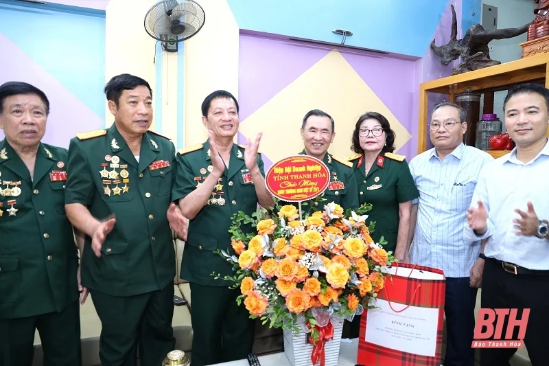 Dâng hương tưởng nhớ cá cược bóng đá m88 Anh hùng liệt sỹ và tri ân cá cược bóng đá m88 doanh nhân cựu chiến binh