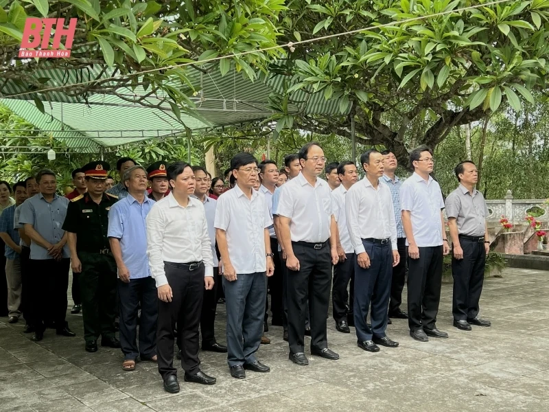 Chủ nhiệm Ủy ban Kiểm tra Tỉnh ủy Lê Quang Hùng viếng nghĩa trang liệt sĩ; thăm, tặng quà gia đình chính sách tại Triệu Sơn và Nông Cống