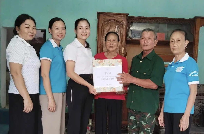 TYM Chi nhánh Thanh Hóa tặng quà tri ân Mẹ Việt Nam Anh hùng và các gia đình thương binh, liệt sỹ