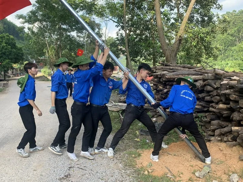 Hành trình hàng nghìn “chiến sĩ” mùa hè xanh mang ánh sáng đến vùng cao