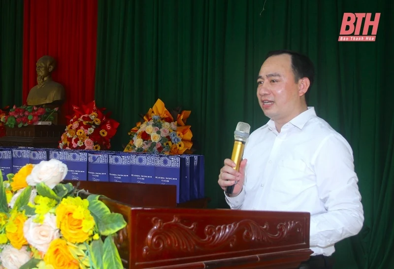Thăm, tặng quà gia đình chính sách, người có công với cách mạng trên địa bàn xã Hoằng Đạo