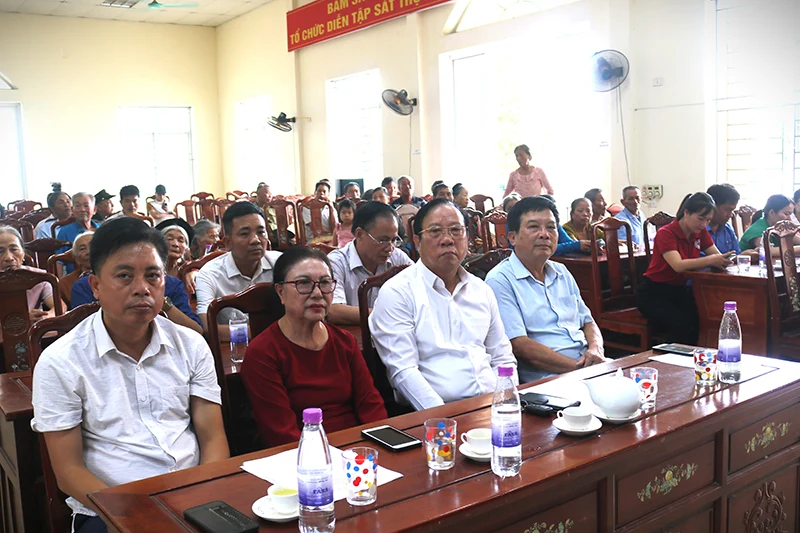 Hoằng Hóa: Trao hơn 150 suất quà cho gia đình chính sách, người có công