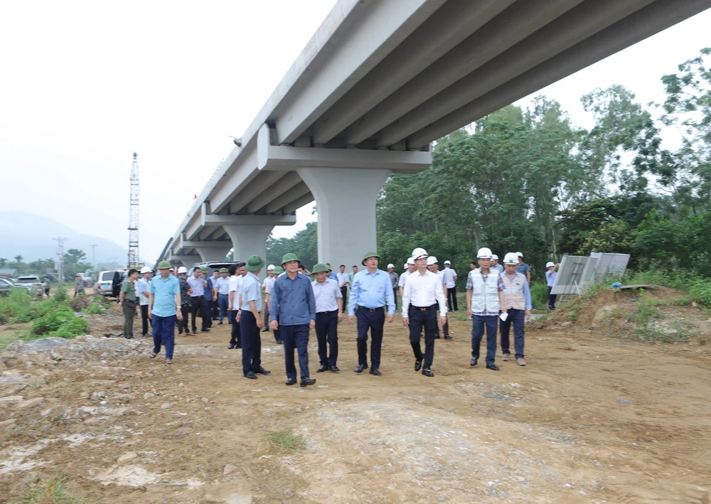 Bí thư link m88 Đỗ Trọng Hưng kiểm tra các công trình trọng điểm tại huyện Hoằng Hóa và Nga Sơn