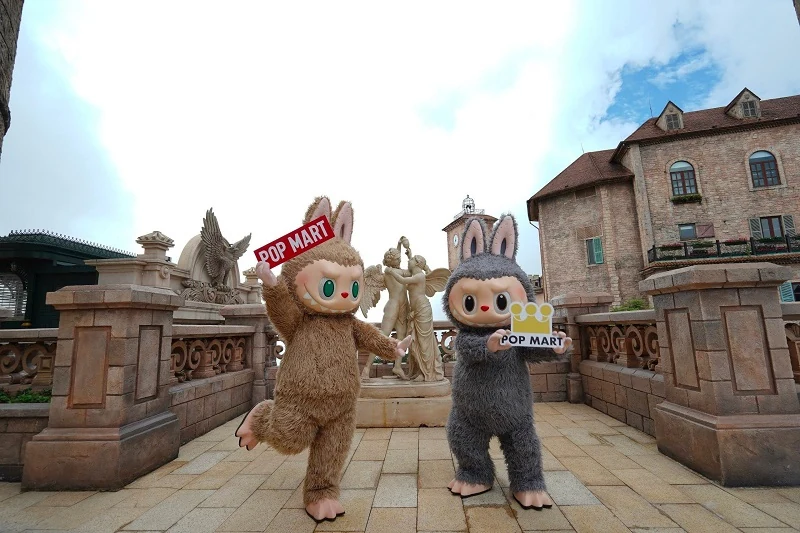 Từ “cơn sốt” Pop Mart đến loạt show diễn đa trải nghiệm hàng đêm... giới trẻ đến Đà Nẵng không chỉ để ngắm biển nữa rồi!
