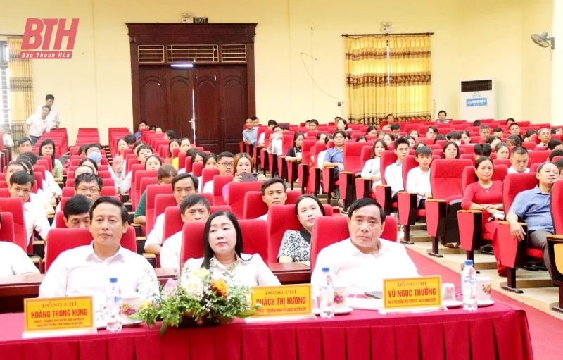 Yên Định: Tuyên dương, khen thưởng 208 giáo viên và học sinh có thành tích cao trong các kỳ thi năm 2024 