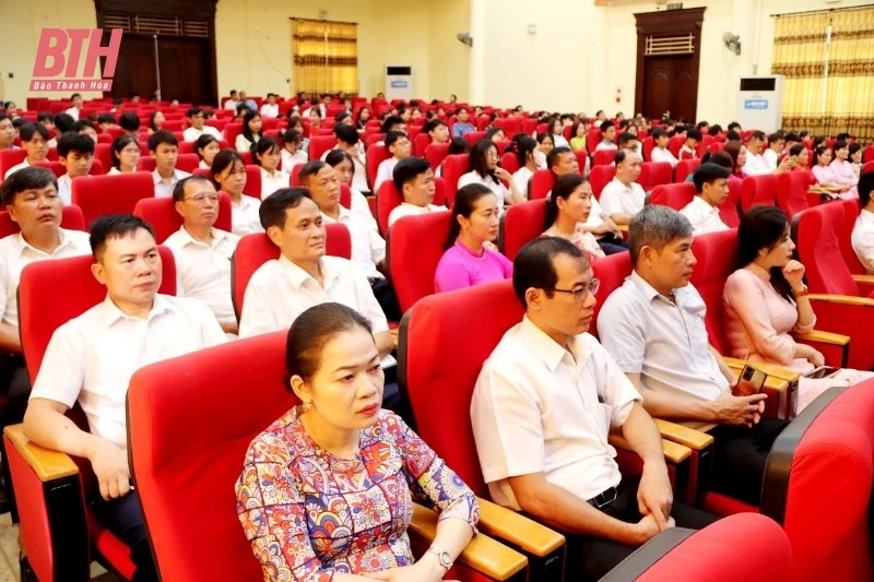 Yên Định: Tuyên dương, khen thưởng 208 giáo viên và học sinh có thành tích cao trong các kỳ thi năm 2024 