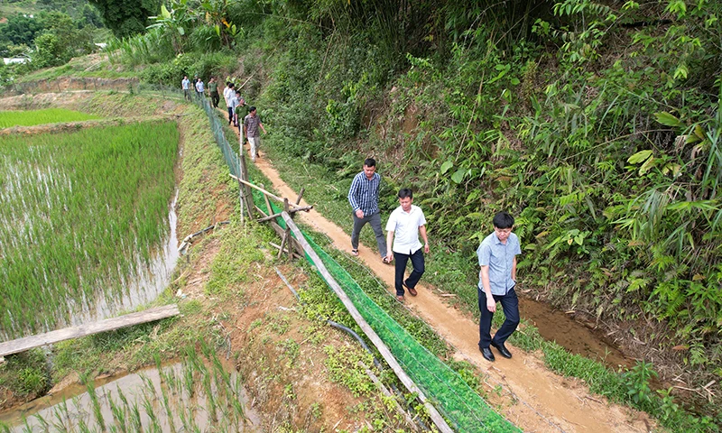 Chăm lo đời sống đồng bào Mông ở bản biên giới Xía Nọi