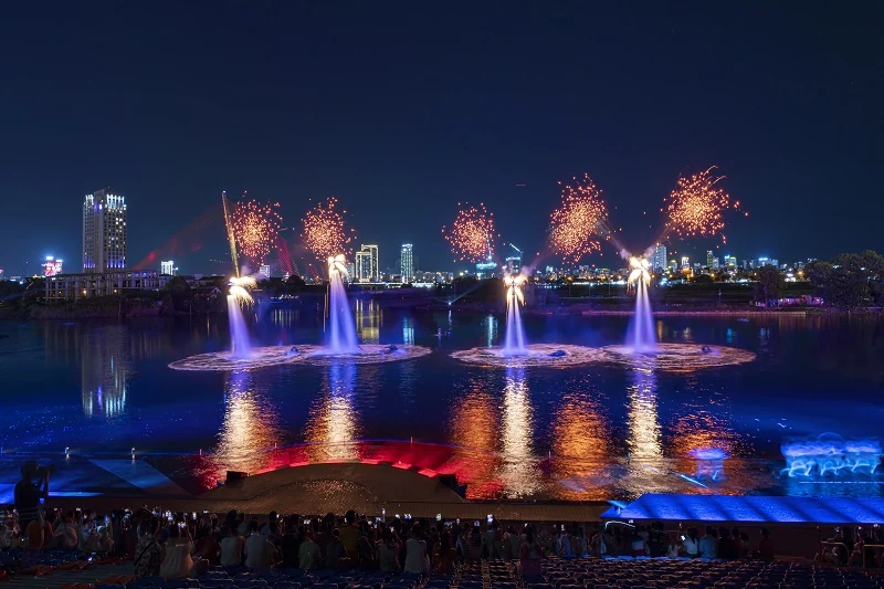 Những hiệu ứng mới được mệnh danh “phù thủy pháo hoa” tại Symphony of River đẹp đến cỡ nào?