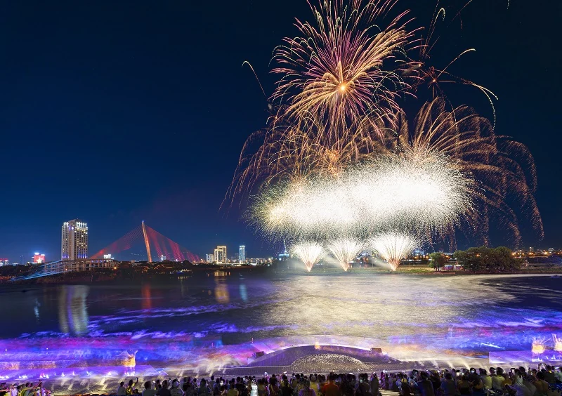 Những hiệu ứng mới được mệnh danh “phù thủy pháo hoa” tại Symphony of River đẹp đến cỡ nào?