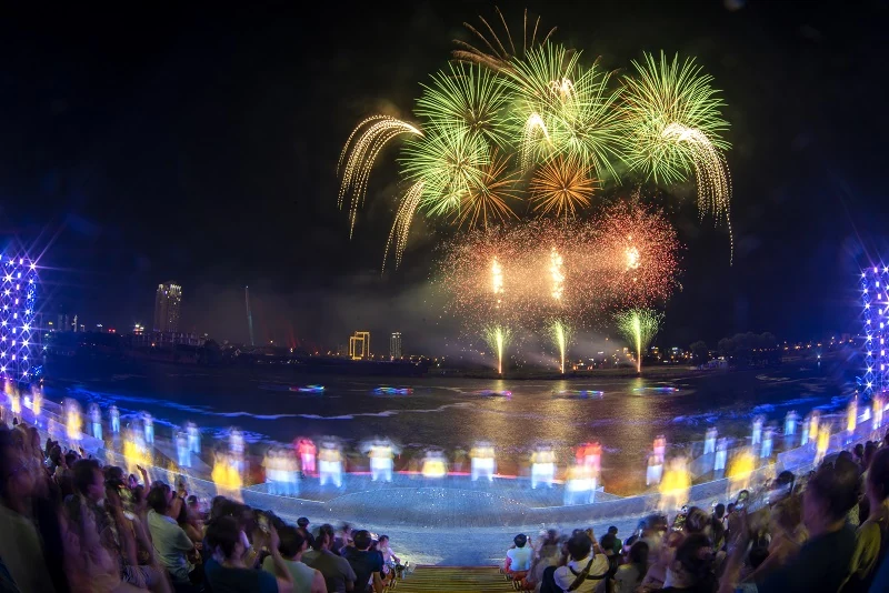 Những hiệu ứng mới được mệnh danh “phù thủy pháo hoa” tại Symphony of River đẹp đến cỡ nào?
